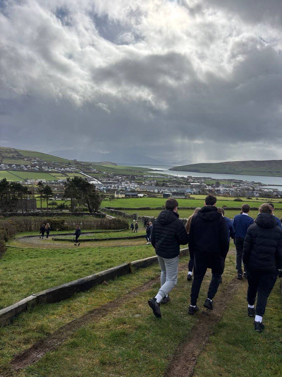 Pobalscoil Chorca Dhuibhne tweet media