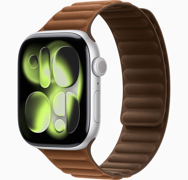 VerdeSelvans's tweet photo. Apple products in silver just hit different. Cleanest color, no debate. https://t.co/8S66wUdHCQ