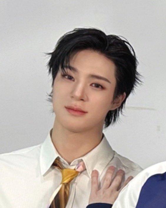 이제노 얼굴 tweet media