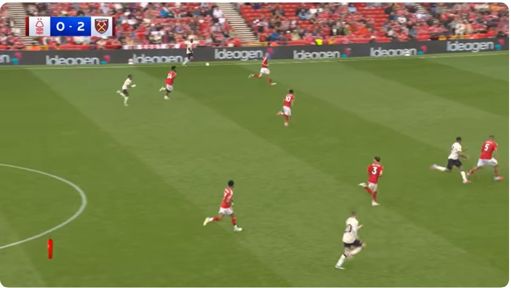 With the crowded LHS we've had zero width. Luke Shaw is unable to get up the pitch anymore &amp; Cunha's instincts are to drift inside

Not only does Malick Diouf compliment Cunha, his crossing/athleticism is a huge boost to chance creation vs settled defences and in transition