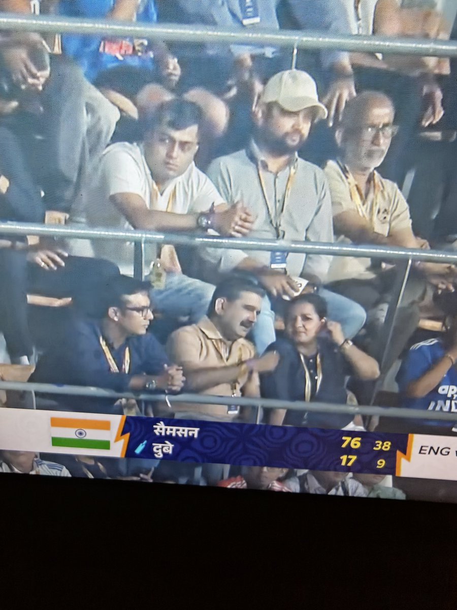 auanali's tweet photo. @AnilSinghvi_ @ZeeBusiness semifinal 2 #zeebusiness https://t.co/aSzFrpj2rq