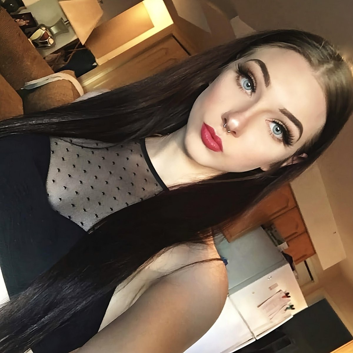 gas station dream girl tweet media