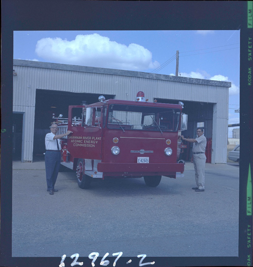 SRSNews's tweet photo. Taken on September 23, 1968, this photograph captures Savannah River Site fire protection personnel posing with a fire truck outside a site facility before the Current Chief retired
#Tbt #SavannahRiverSite #SRSHistory #ColdWarEra #HistoricPreservation #Archives #FireProtection https://t.co/6LxS2oJ8uJ