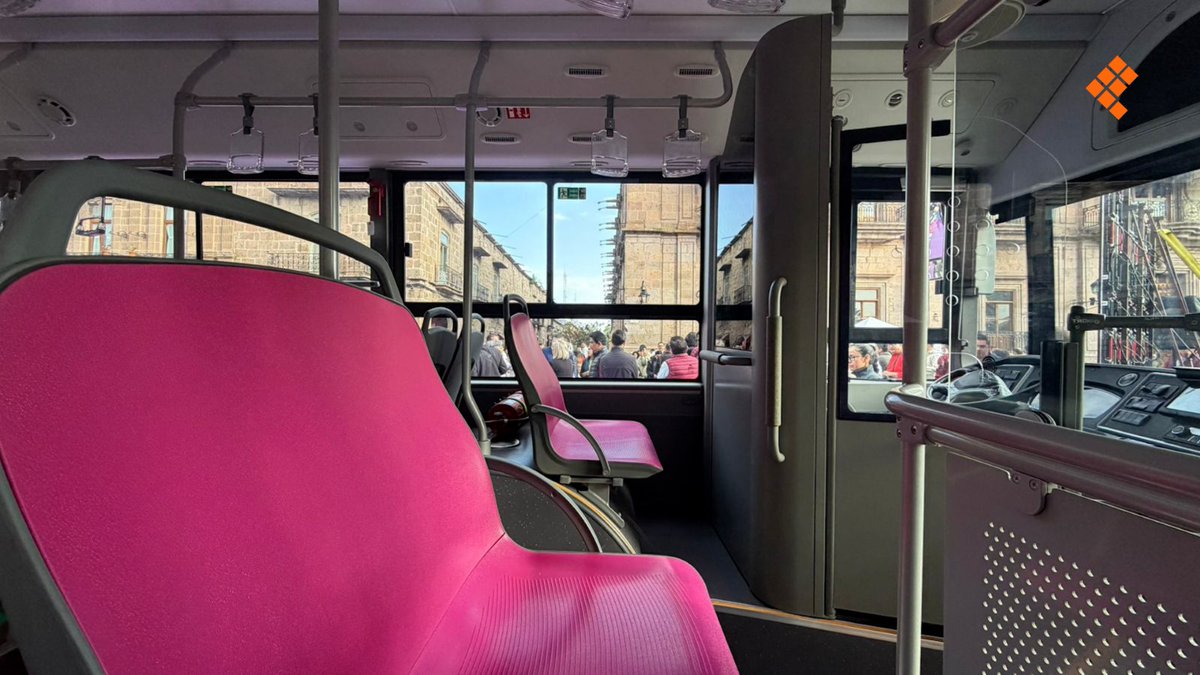 Quadratin_'s tweet photo. 🚍Así luce el nuevo #Morebus. 🚌

Proyecto del @GobMich para mejorar la movilidad ya inició su primera etapa. ​🛞​

Habrá cierres parciales y ajustes viales, mantente pendiente de las rutas alternas 🚦👇

📸: Alejandra Macedo/Quadratín Michoacán. https://t.co/tV1GoQQ3MB