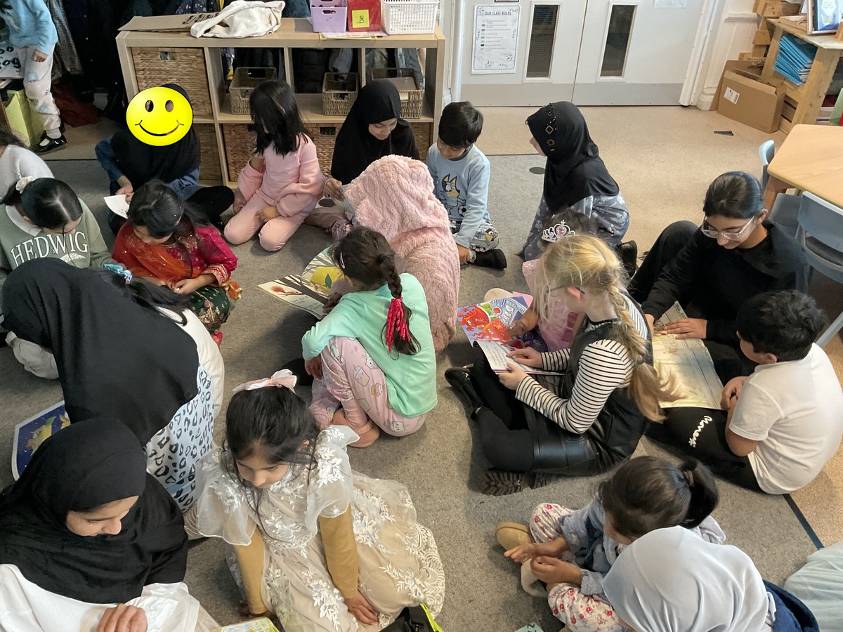 MarshfieldPS's tweet photo. Year 6 Stan Lee loved sharing the joy of reading with their Year 1 buddies today for World Book Day! πβ¨
It was wonderful to see our oldest pupils supporting the little ones, reading stories together and bringing books to life. π
#WorldBookDay #MPSReading #MPSEnglish https://t.co/cQ68NHvvmM