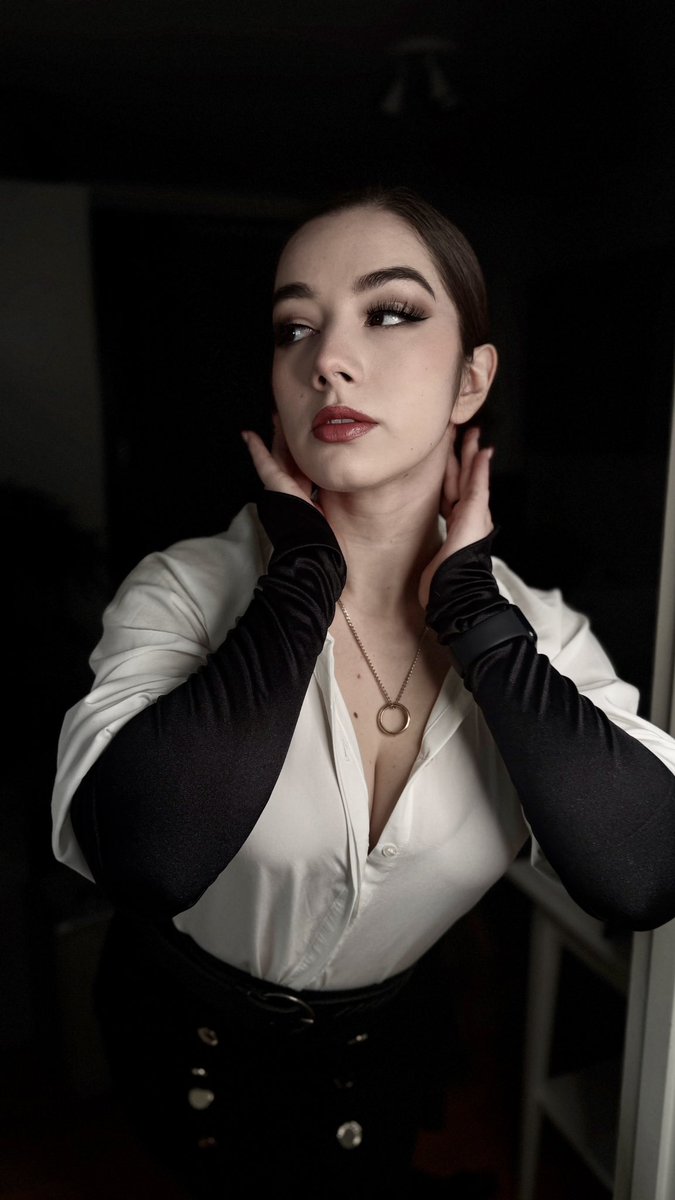 MissMikkaa tweet media