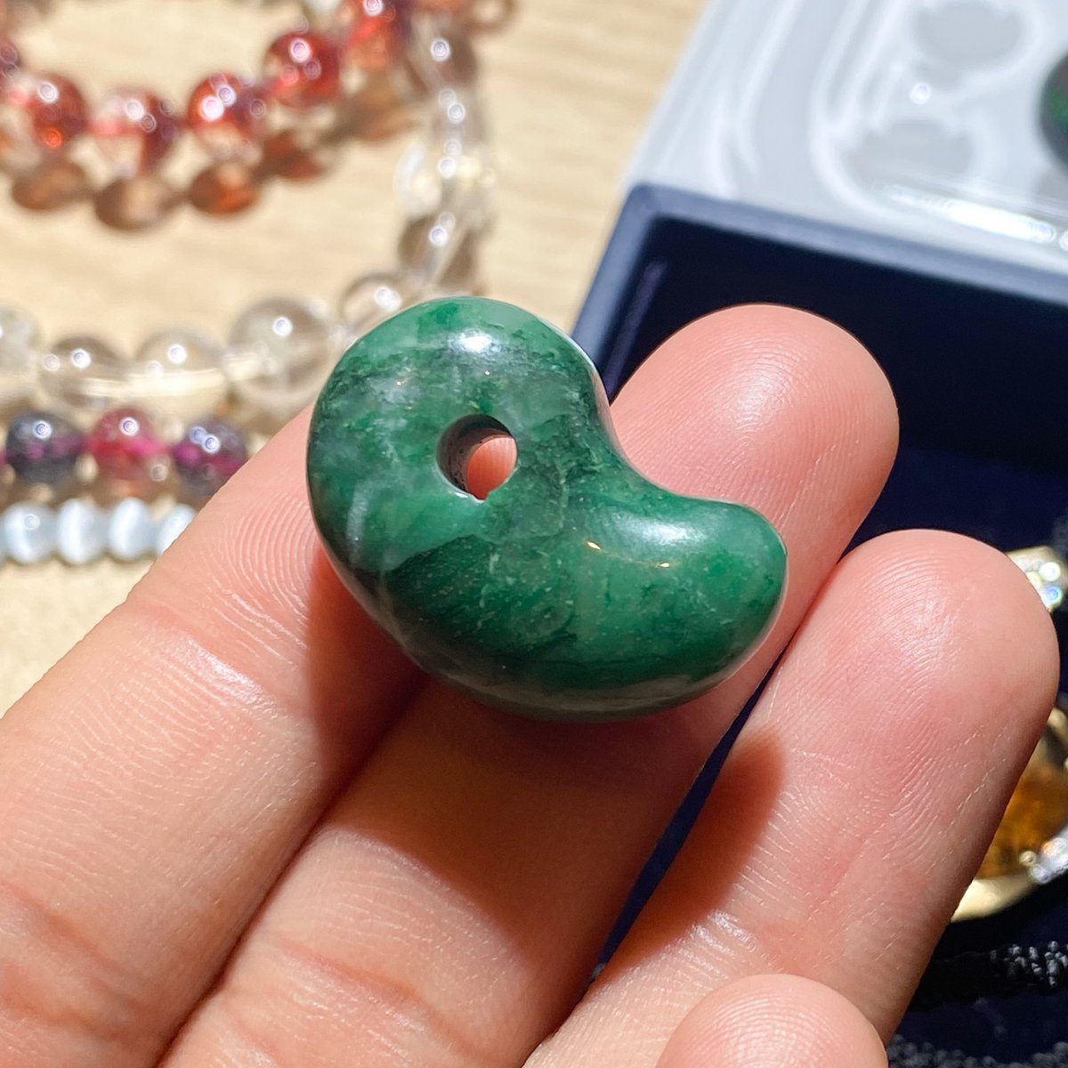 激レア糸魚川翡翠の勾玉さん お高ちゃんですが希少性抜群です✨ DMにて