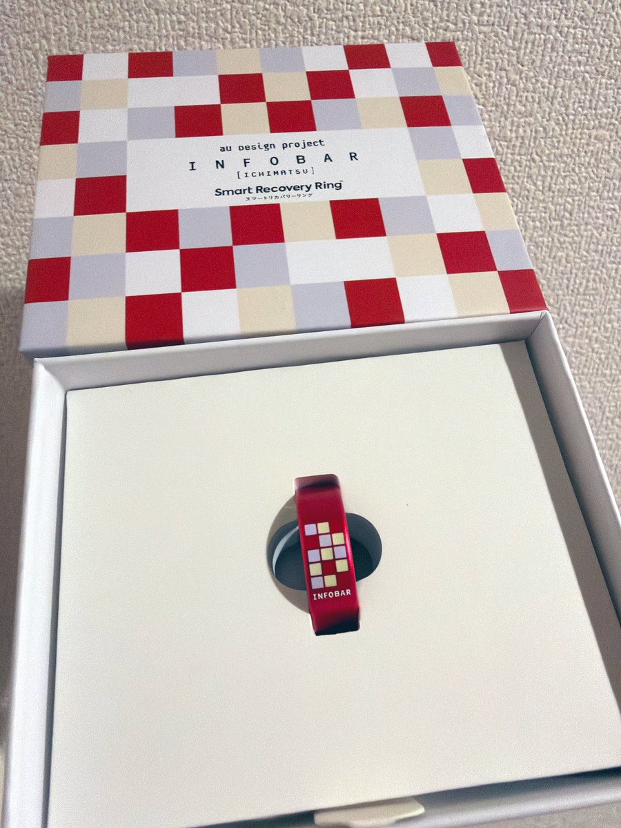 mofu_reality's tweet photo. はじめてのスマートリカバリーリングがこの前届きました✨使うの楽しみ✨
au INFOBARのNISHIKIGOIのデザインがサイコーである✨
#INFOBAR #auDesignproject #CAMPFIRE https://t.co/eEEIm8i5CX