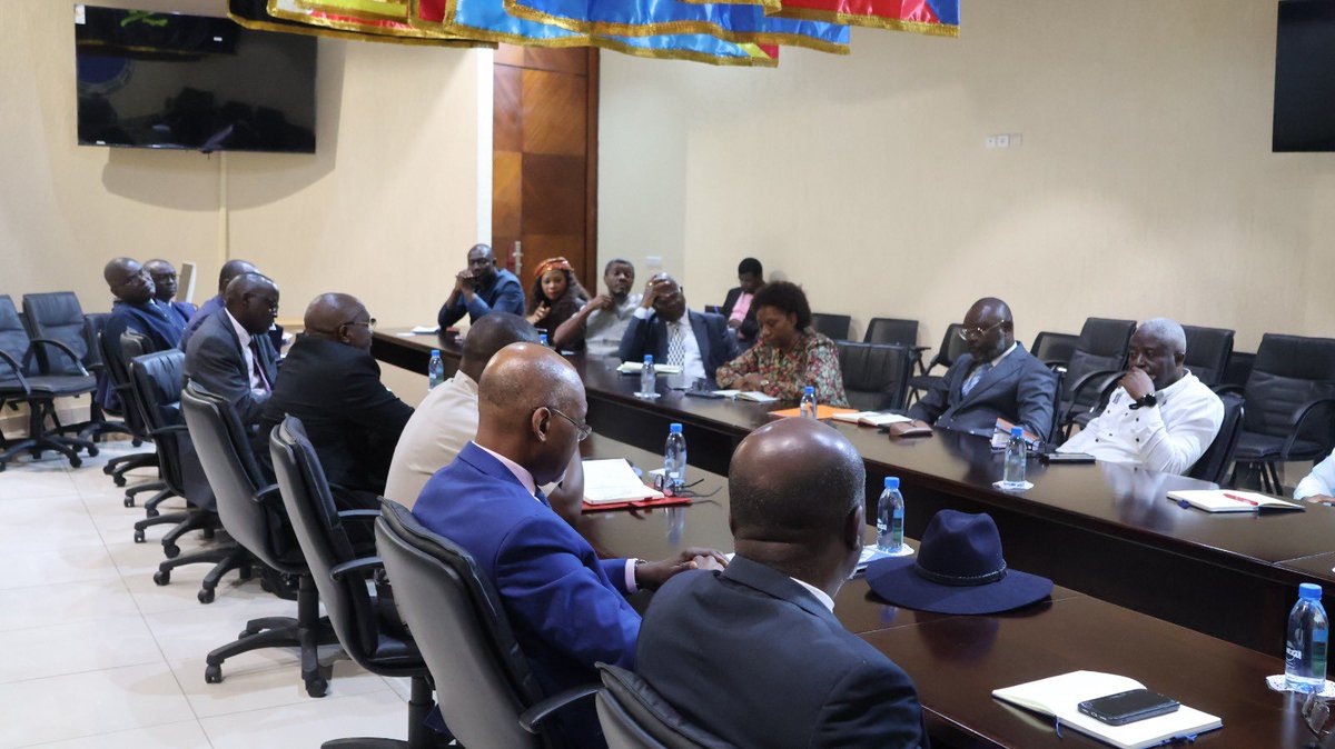 AmbEzechielNibi's tweet photo. Cinq mois après ma prise de fonctions à la tête de la Commission de la @CEEAC_ECCAS, heureux d’accueillir les nouveaux commissaires. Notre réunion de prise de contact tenue ce 5/3/2026 a permis des échanges constructifs pour renforcer notre action au service de la Communauté. https://t.co/gGSbBjNZVn