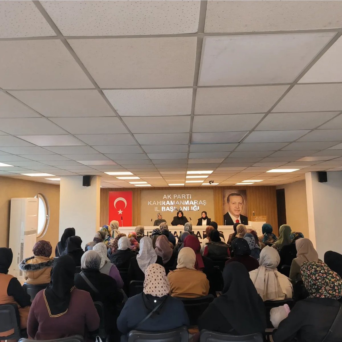 📌 DULKADİROĞLU İLÇE BAŞKANLIĞI...

Dulkadiroglu Kadın Kolları Başkanımız Hatice Kenger
öncülügünde; Birlik, dayanışma ve güçlü teskilat bilinciyle
haftalık olağan ilçe Yönetim Kurulu Toplantımızı 
gerçeklestirdik.

Toplantımız hayırlara vesile olsun...

#BizBüyükBirAileyiz 🇹🇷