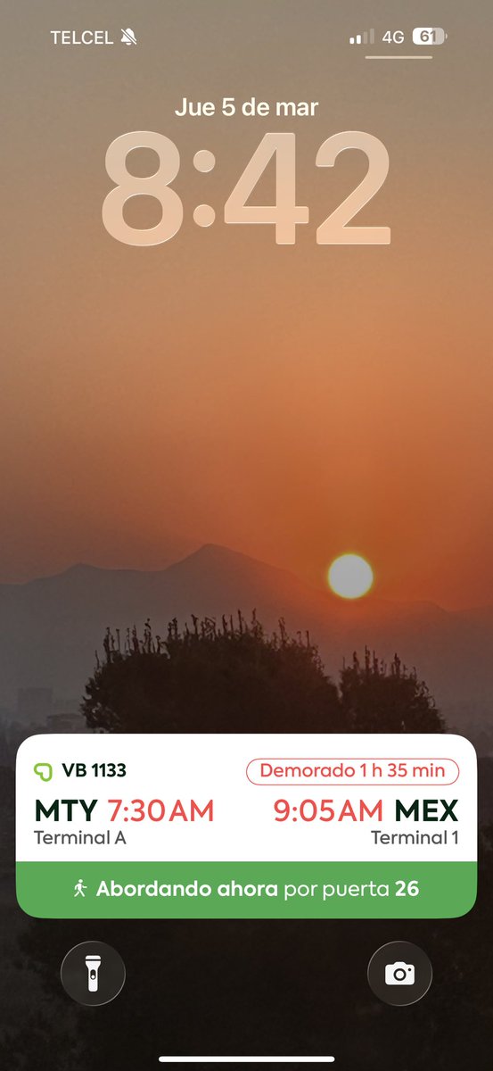 RockkEra's tweet photo. @Profeco no solo está demorado nuestro vuelo tenemos más de 2 horas abordo del avión del vuelo 1133 de @VivaAerobus sin que nada suceda, aquí simplemente seguimos no solo estaba retrasado el vuelo sin una razón válida conforme a la ley de aviación civil https://t.co/A35UQyEmHG