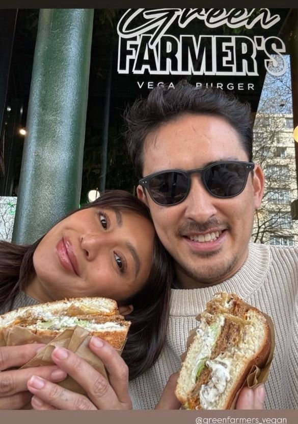 Vegan burgers for Chris and Nadine in Paris, France

Haha si Chris talaga ang nagpopost na nasa Paris sila. Homecourt lol 🇫🇷

#NadineLustre