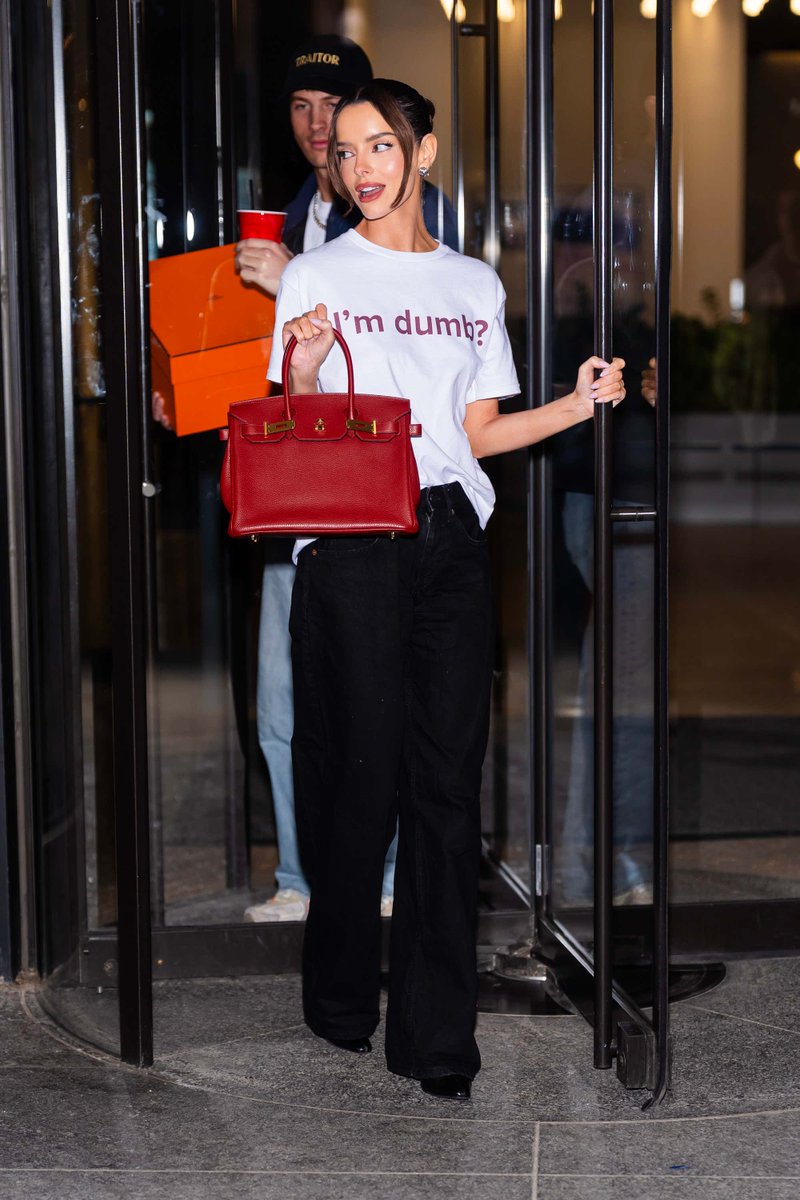 Chicks in the Office tweet media