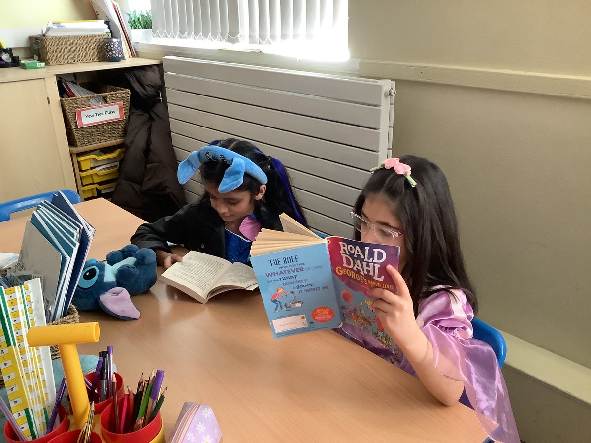 MissWhitehead7's tweet photo. Yew Class have enjoyed celebrating World Book Day and all looked fabulous in their costumes! 📖 @PinehurstP #PinehurstEnglish https://t.co/wI9GRiaJen