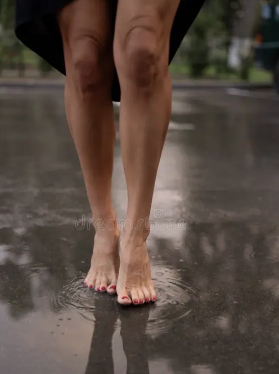 princessdLanie's tweet photo. rainy day toes ☔️ https://t.co/RmvCZ8Jz5b