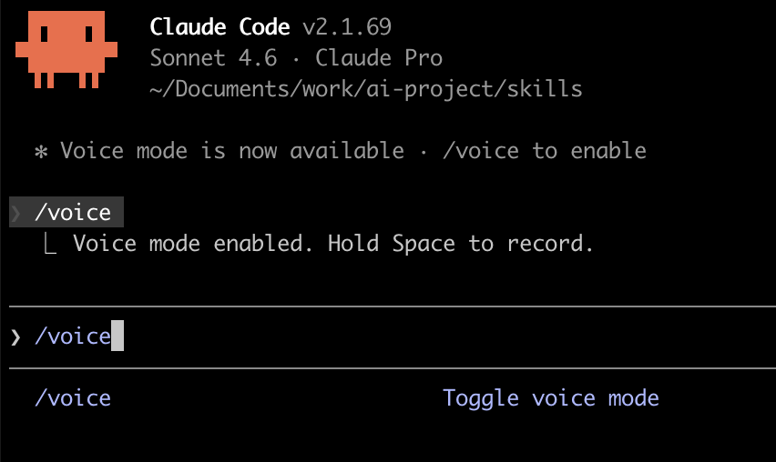 这两天 claude code 推出语音模式了，大约有5%的用户已经推送，可以解放双手了。
只需要 /voice 即可开启，按住空格就可以说话了。

目前测试还不支持中文语音输入😣😣😣