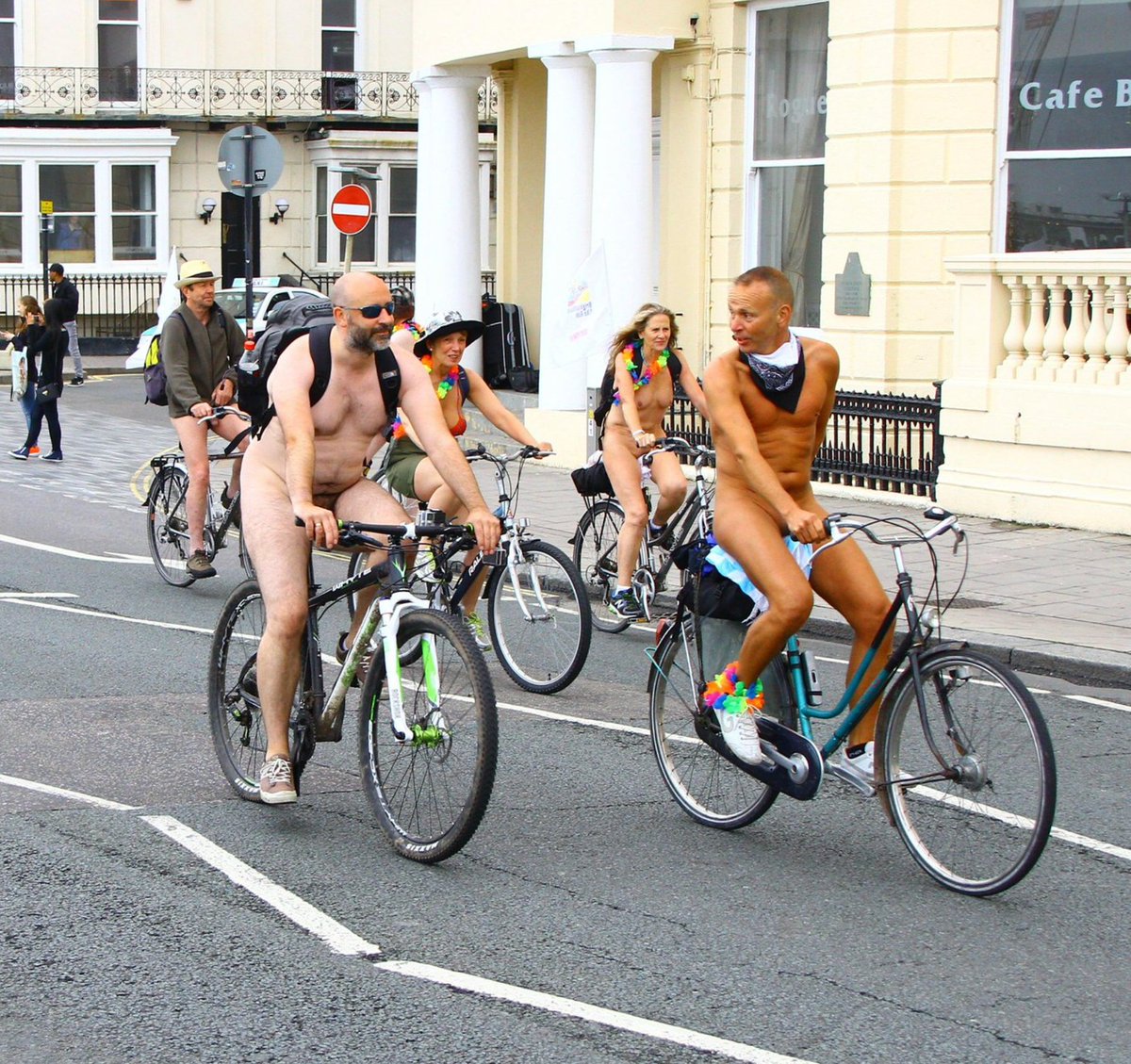 totallybear tweet media