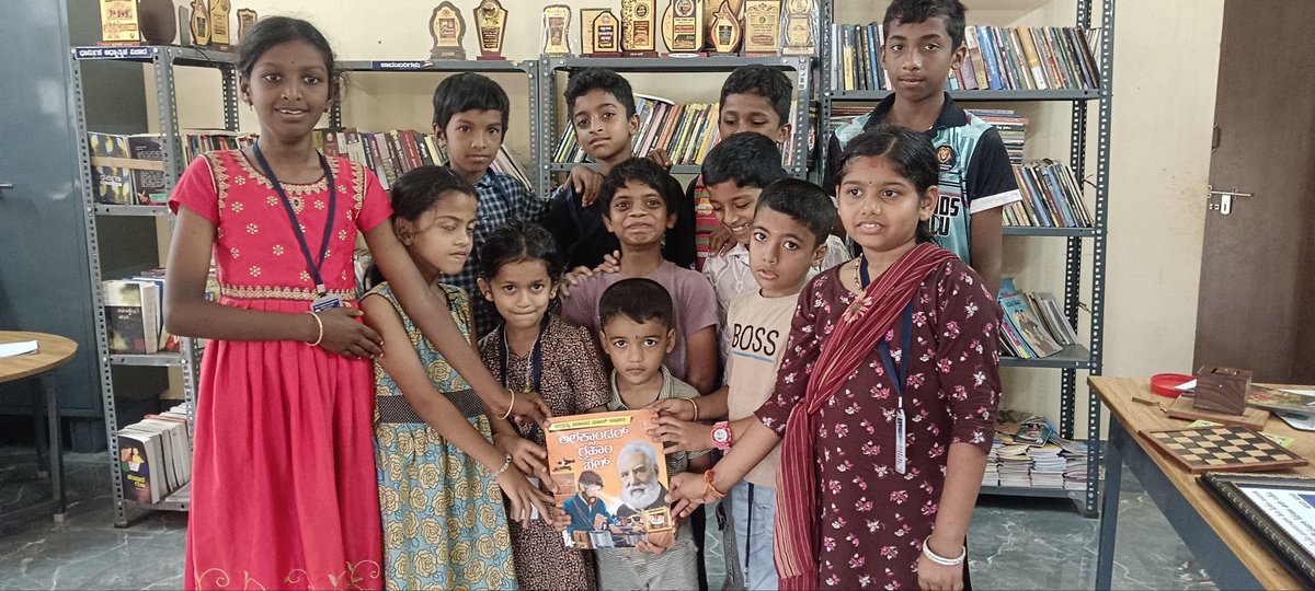 readingkafka's tweet photo. In a rural public library in a village in Karnataka, kids take turns to read aloud from a picture book about the famous inventor Alexander Graham Bell. Wonderful!
#readwidely #learnthings #publiclibrariesforall ๐ท๐ฟ๐๐๏ธ https://t.co/XGXP7LbE1m
