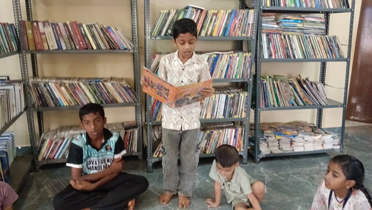readingkafka's tweet photo. In a rural public library in a village in Karnataka, kids take turns to read aloud from a picture book about the famous inventor Alexander Graham Bell. Wonderful!
#readwidely #learnthings #publiclibrariesforall ๐ท๐ฟ๐๐๏ธ https://t.co/XGXP7LbE1m