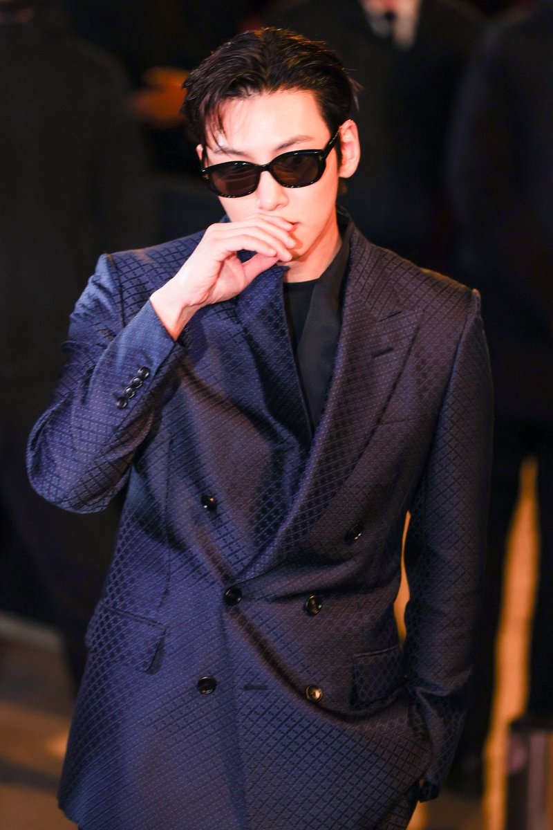 MTVUK's tweet photo. Ji Chang-wook looking incredible at the Tom Ford show for Paris Fashion Week 🥵
#JiChangwook #PFW #TomFord https://t.co/9cYLVzmURR