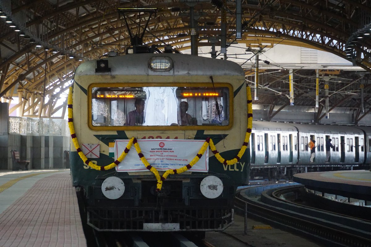 DrmChennai's tweet photo. 09-Car EMU Speed Trial on the Velachery – St. Thomas Mount section during CCRS Inspection.

#MRTS  #inspection #speedtrail #Velachery #stthomasmount https://t.co/AzrgqAT8lt