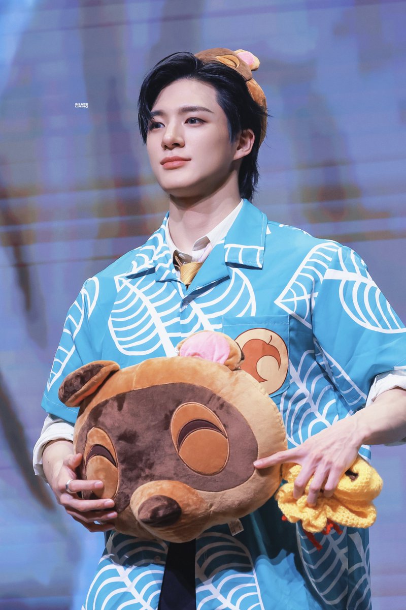 𝐬𝐢𝐥𝐯𝐞𝐫 𝐥𝐢𝐧𝐢𝐧𝐠. tweet media