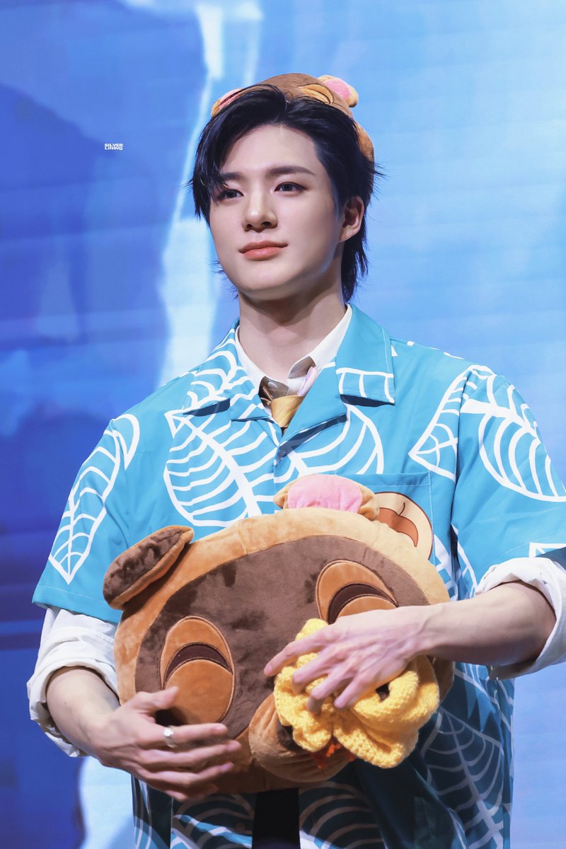 𝐬𝐢𝐥𝐯𝐞𝐫 𝐥𝐢𝐧𝐢𝐧𝐠. tweet media