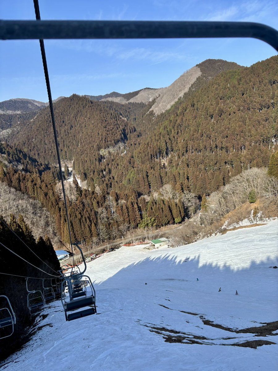 chairliftmaniac's tweet photo. 振子沢第1ペア乗車しながら後ろを向いて撮影してみましたが、やっぱりなかなかの急斜面感はあると思ってます。 https://t.co/tNwMSjgl9l