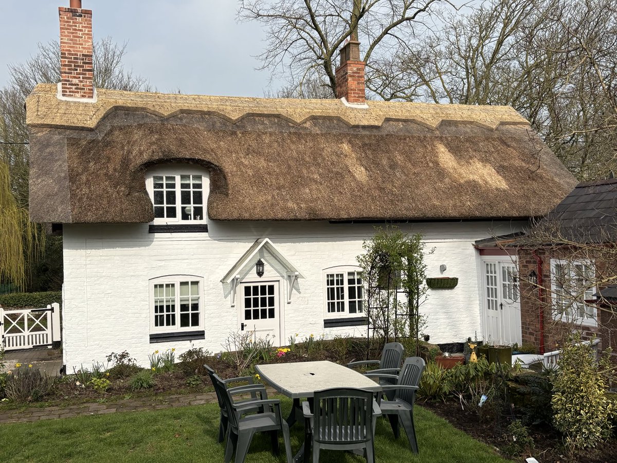 Master Thatchers Ltd tweet media