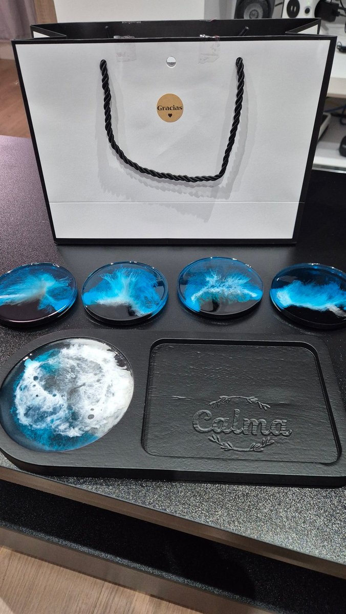 <a href="/limon_Art_/">🍋 Amarillo Limón 👩🏻‍🎨 atelier</a> ta están en casa!! Se nota en la forma de envolverlo todo el cariño que le pones y eso vale mucho. Encantadísimo con la compra 😊