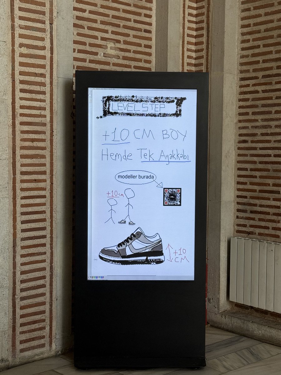 levelstepp's tweet photo. Gidin bi tasarımcı tutun bu nasıl reklam… 

İstanbuldaki üniversitelerin içinde tasarımcısı olmayan bir marka reklam verdi. https://t.co/E1xLsI14Hd