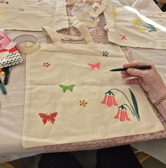 FriendsElderly's tweet image. Wallington Day Care has been embracing sustainability with a relaxing &amp;amp; creative afternoon making unique tote bags. 🌿Clients enjoyed designing and personalising their own bags to take home.
Read more about our Day Care services here: ow.ly/sUAo50Yp55F
#daycare