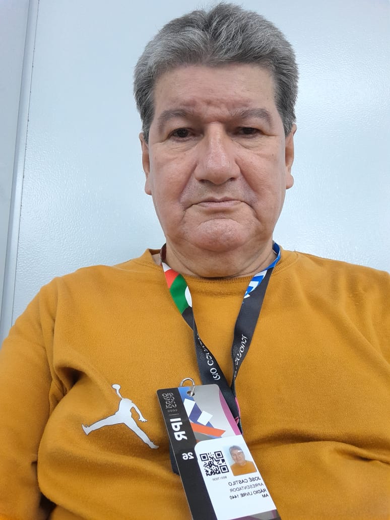 SambaPress's tweet photo. Marquês de Sapucaí, cobrindo os desfiles do Grupo de Ouro. 
Fernando Del Castillo. 
Fevereiro de 2026 https://t.co/W8okKOycMI
