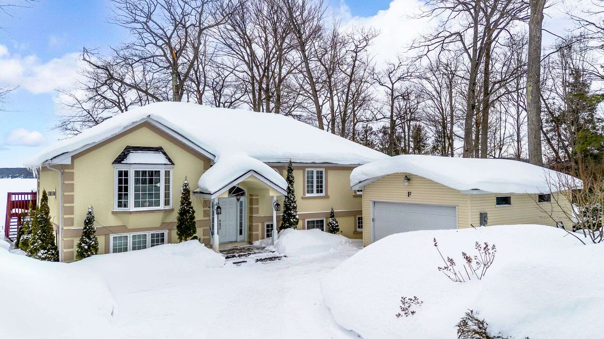 PegHillRealtor's tweet photo. Luxury waterfront living with a private sandy beach on Georgian Bay 🌅🌊

📍 383 Peek-a-boo Trail, Tiny, ON
 6 BEDS | 4 BATHS | 3 FIREPLACES

🔗https://t.co/OArjkK8lrt https://t.co/Y3GZlFrDlk
