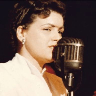 respectsapp's tweet photo. Respects to Patsy Cline, who died on this day (5th March) in 1963. As one of the most influential singers of the 20C, Patsy was one of the first country music artists to successfully crossover into pop music and wide acclaim. https://t.co/qbu0rgHiTF