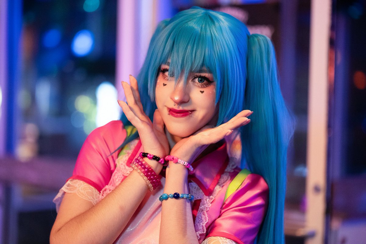 nya_nad's tweet photo. My unfinished Love Ward Miku from @Virtua_Sekai_PJ's Lovesick Rave! 💕
With McMiku (lemonkeki on IG)
📸 by texascosplayphoto on IG https://t.co/9igXOkeZwq