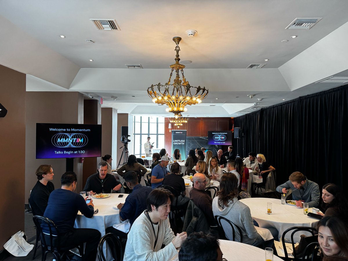 Kustomer tweet media