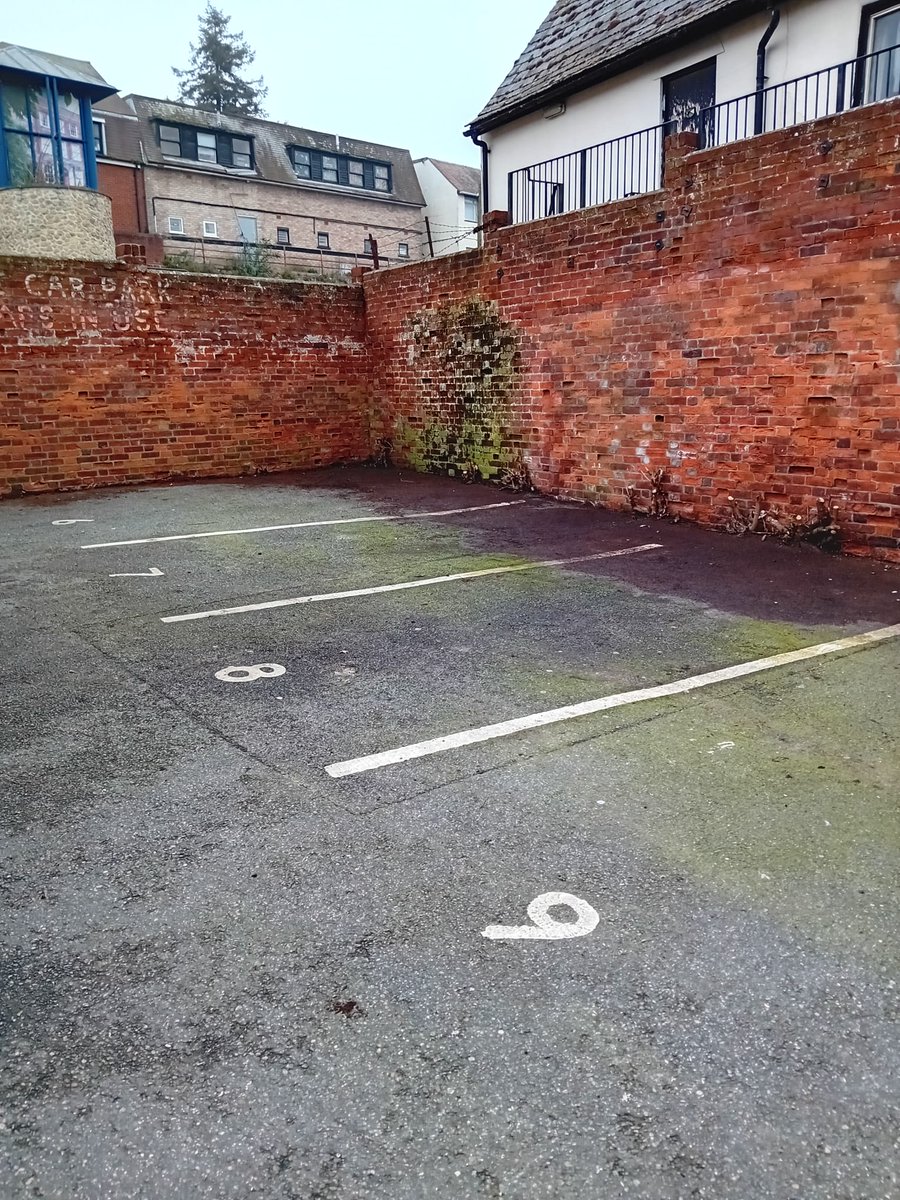 ColCivicSociety's tweet photo. #SeenReportedSorted

A big thank you to the Greening Team at #Colchester City Council who've done a brilliant job in tidying up the out of control weed growth in the  council owned Osborne Street Car park after we flagged it as an issue.

#CivicPride
#SmallThingsBigDifference https://t.co/FIMbLXkbtq