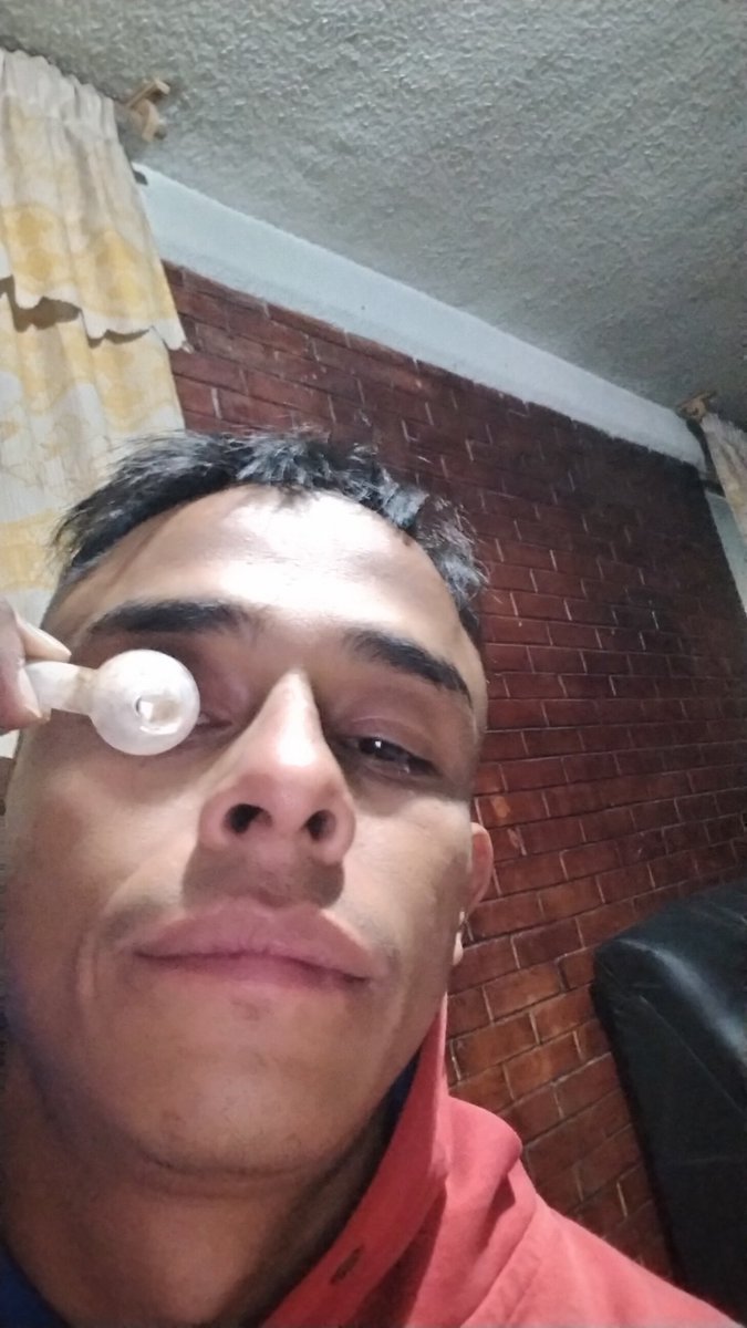 alexplekus's tweet photo. @Kalicita_ Jaja así pasa cuando tienes gatos son un desmadre y más en la noche uno se lo fuma y parece que a ellos les hace el efecto... Igual estás con la mirada cristalina https://t.co/WxriDw3eoi
