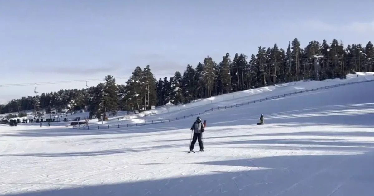 haberxr's tweet image. Sarıkamış’ta Kar 2 Metreyi Aştı, Sezon Uzuyor haberxr.com/tatil-seyahat/… ---Ayrıntılar linkte #Sarıkamış #Kayak #KışTurizmi #KarlaKaplı #KışSporları