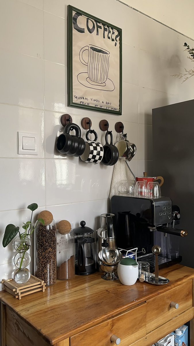 ene_ijato's tweet photo. Working from home + last work day of the week = work/life balance of my dreams. https://t.co/DdQTMCqJPA