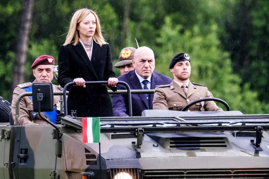 nicolatalmi's tweet photo. Meloni e Crosetto, succubi di Trump, vogliono trascinare l’Italia in guerra #Iran #Melonivaiacasa #Crosetto https://t.co/KeZisMkbK4