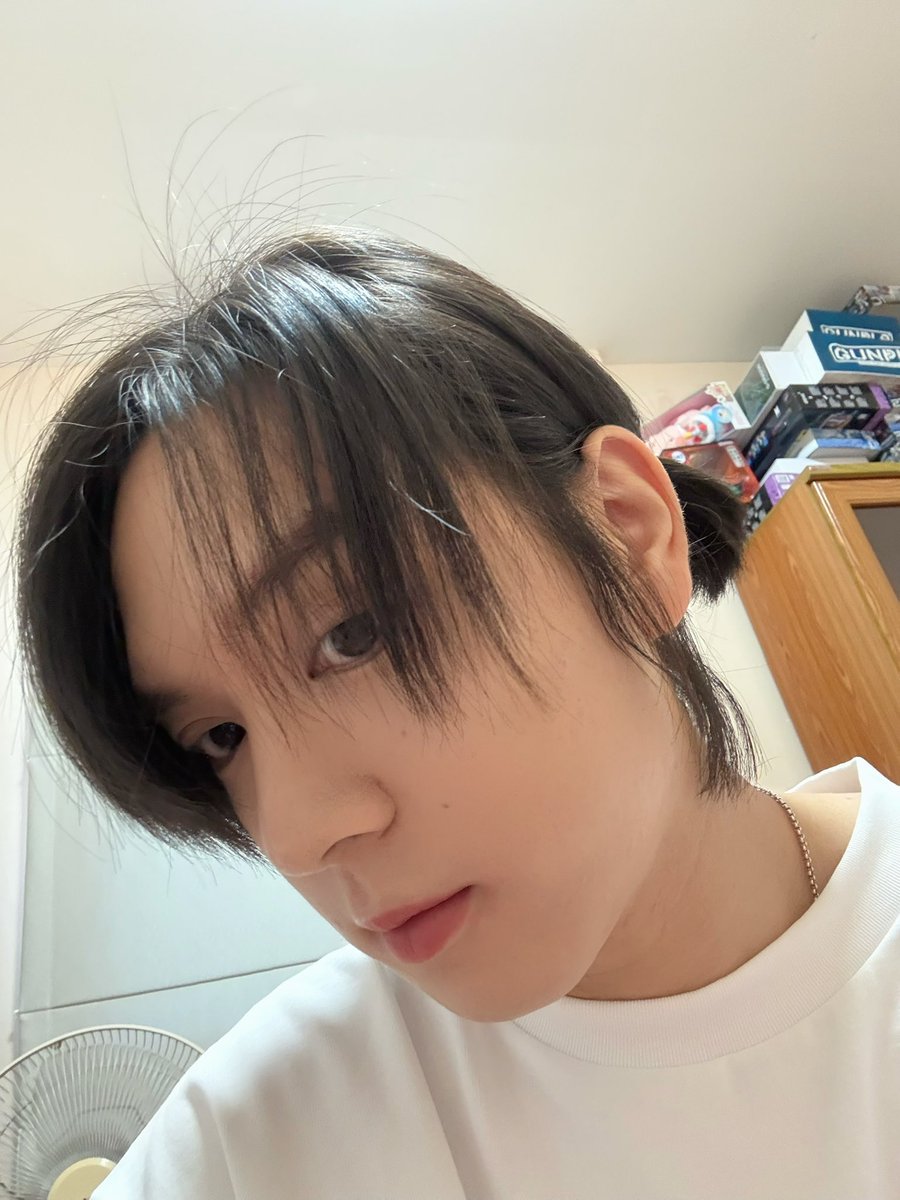 T_Aiemkumchai's tweet photo. ตัดหรือไม่ตัด~ #PonThanapon https://t.co/kgeci5xQbg