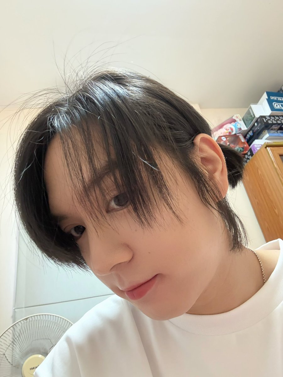 T_Aiemkumchai's tweet photo. ตัดหรือไม่ตัด~ #PonThanapon https://t.co/kgeci5xQbg