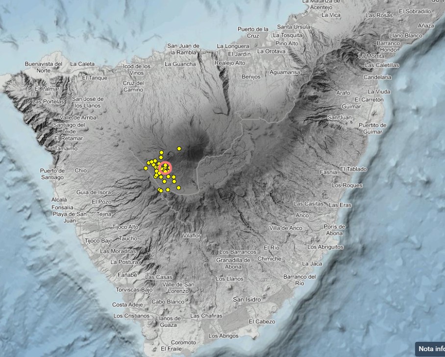 IGNSpain's tweet photo. 📢 Actividad sismovolcánica en Tenerife 
(05/03/2026)

💠Ha vuelto aparecer una leve actividad sismovolcánica  en las últimas horas bajo la isla de #Tenerife. Alrededor de las 23:30 (hora UTC) del 4 de marzo comenzó una actividad sísmica de eventos de baja frecuencia en Las Cañadas en forma de pulsos de eventos LP y también decenas de eventos híbridos intercalados con estos.

💠Se han detectado por el sistema automático alrededor de un centenar de eventos que no consideramos como enjambre de eventos repetitivos ya que no tienen características comunes para poder asociarlos a una misma “familia”.  De los 114 eventos registrados hasta el momento, en se han podido localizar 26. Sus magnitudes oscilan entre los 0,9 y 1,6 mbLg, ligeramente superiores a los últimos registrados. Todos estos eventos están localizados en la zona oeste de Las Cañadas y entre 7 y 15 km por debajo del nivel del mar.

#IGNSpain #Tenerife @transportesgob  @RTVCCanarias @CabildoTenerife
