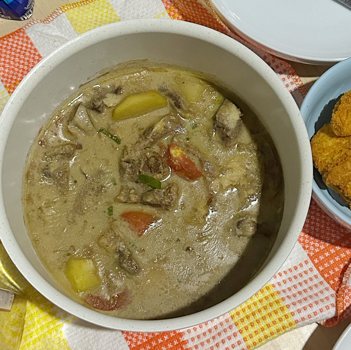 sebenernya masak sendiri tuh oke aja.
yang bikin males adalah CUCI PIRING DAN ALAT MASAKNYA 😭😭😭

untung cucianku sekarang gak separah dulu 😬🤏🏻 bikos wajan = piring saji 😆😆