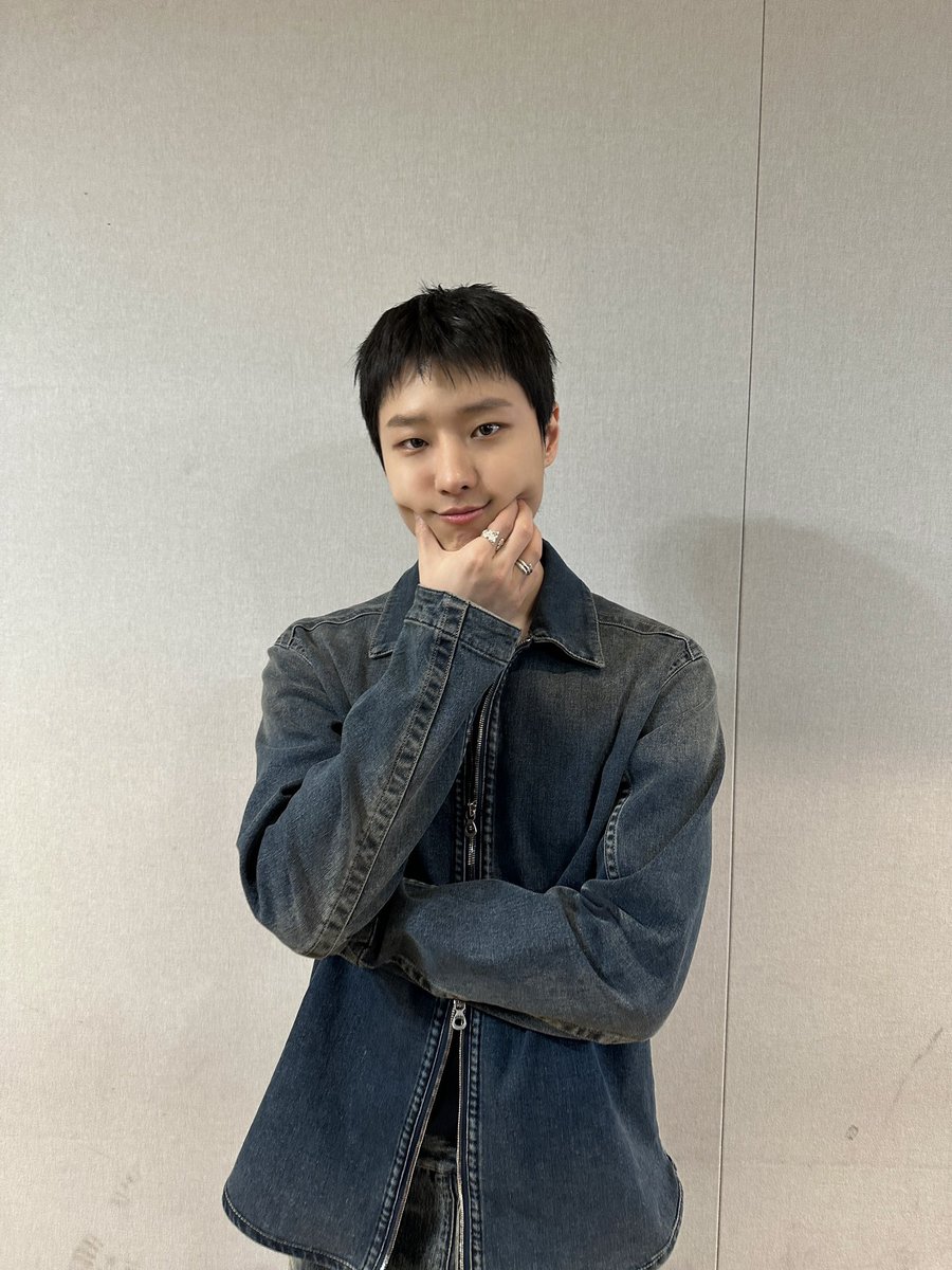 [📷]
260305 엠카운트다운

Archive. 1 첫방송 잘 끝냈어요 안아주세요🫂

심장이 작동하지 않는 분들 🤖
우즈 미모로 충격 요법 드가셔야 됩니다

그걸로도 안되신다고요?!
그럼 'Human Extinction' 들으시면 돼🙂‍↕️

#WOODZ #우즈 
#Archive_1 #엠카운트다운