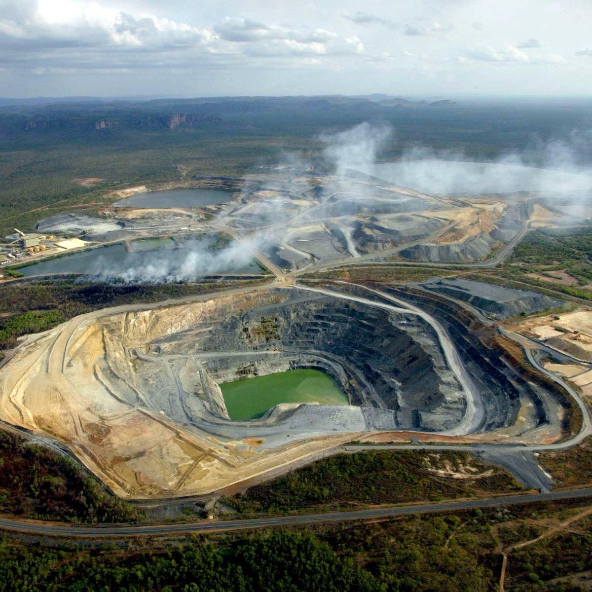 SİYAH SANCAK tweet media