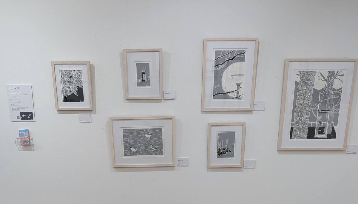 4seriko's tweet photo. 東京都港区青山にあるギャラリーDAZZLE様にてグループ展に参加しています
モノクロがテーマの展示となっていて、今までと雰囲気の違う作品ができました🐦‍⬛

会期は8日までです(最終日は17:00まで)
お近くにお寄りの際は是非ー https://t.co/syxxPHefYn