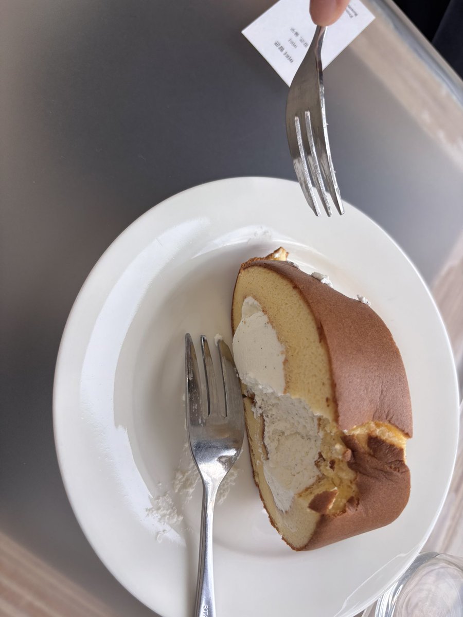 ❕울산 스웻츠
라떼 너무 무겁지 않은데 깔끔해서 좋았어요
그리고 바닐라 밀크롤 진짜 부들촉촉폭신